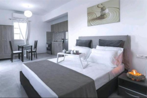 Avalon cosy apartments Kiku studio for 2 with shared swimming pool